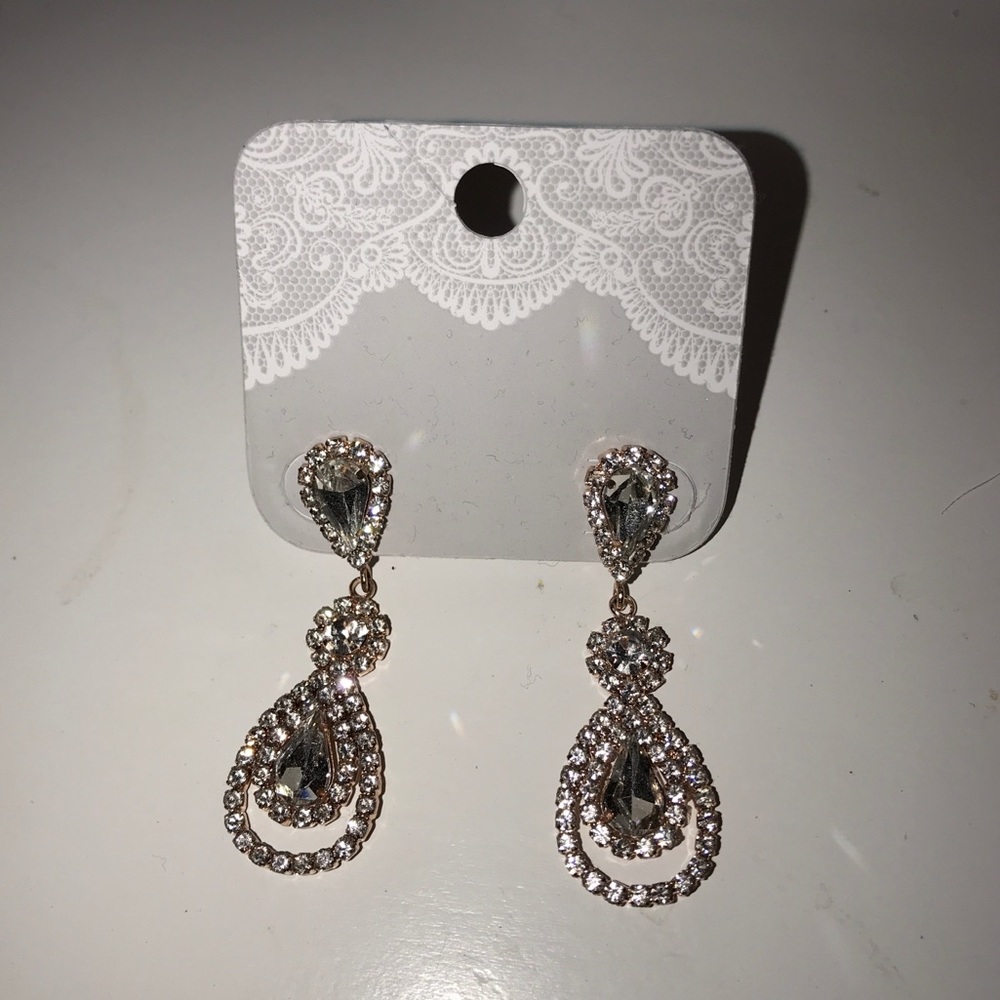 RSVP Charming Charlie gold earrings